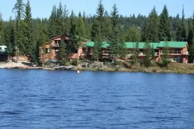 Image de Lakefront Suite w\/ Private Hot Tub | Fireplace