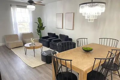 Image de 5064 Tideview Cir #84 Lucy · Luxury Townhouse near Convention Center Universal