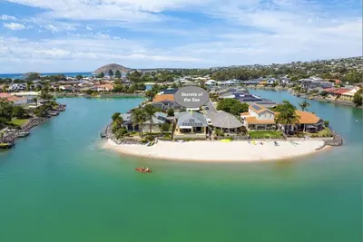 Image de 'Secrets of the Sea' - 3br luxury home overlooking a lagoon with private beach
