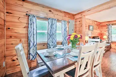 Image de Charming Jamestown Cabin w/ Large Backyard!