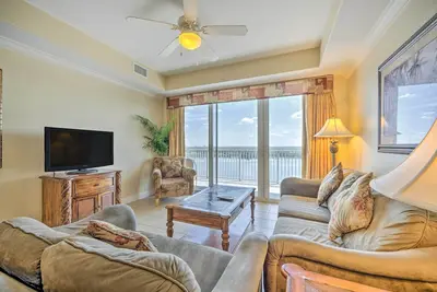Image de 1 Mi to Disney: Condo w/ Water-View Balcony!