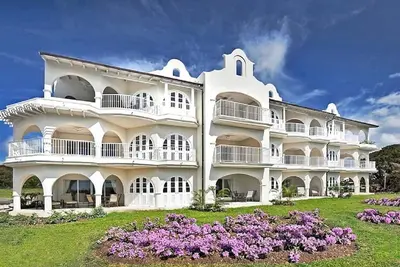 Luxurious 3-bedroom apartment on Golf Course