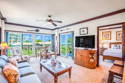 Image de Oceanfront luxury steps from the beach with pool, hot tub, balcony & central Ac