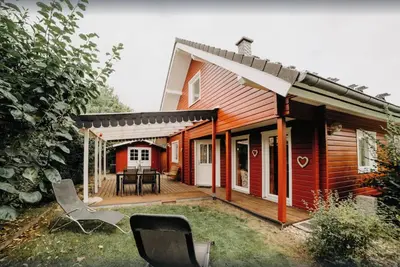 Image de 'Haus Hanni Zarrentin' sur le lac Schaalsee avec terrasse et jardin privés