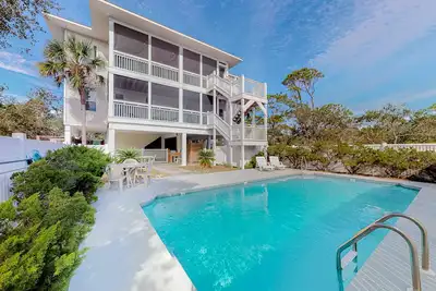 Image de Dog-friendly beach house with a pool, tennis, grill, washer\/dryer, ocean views