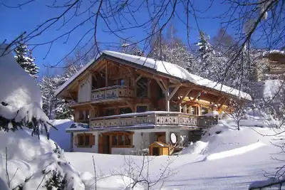 Image de Chalet cosy 12 pers. à 1km des pistes, 5 ch. , WiFi, cheminée, abri voiture