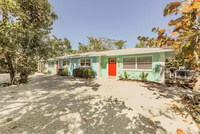 Image de Turtle Tracks East| 2-bedroom Sanibel Duplex Near Beach | Free Resort Access
