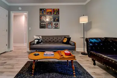 Image de Cozy Country Condo 1\/2 hour to Music City 1\/3 the price of Nashville!