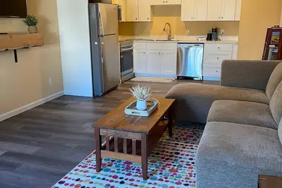 Image de Cozy, pet friendly, 2 bedroom suite in S. Seattle