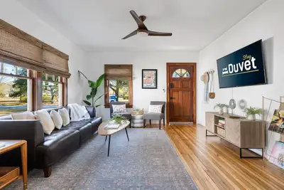 Image de Lotus Petal: Tranquil Space in Park Circle