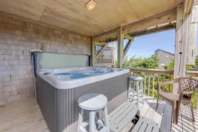 Image de Summer Savings - Semi-Oceanfront Home with Hot Tub, Smart TVs, Basketball Hoop