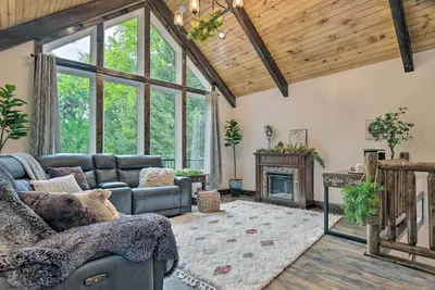 Image de Pet-Friendly Delta Cabin w\/ Private Hot Tub!