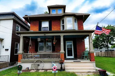 Image de Spacious Home a mile away of York expo center with free parking lot.