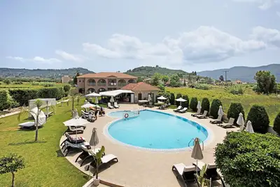 Image de Studio 'Eleni's Garden Studio 2' avec piscine, balcon privé et A/C