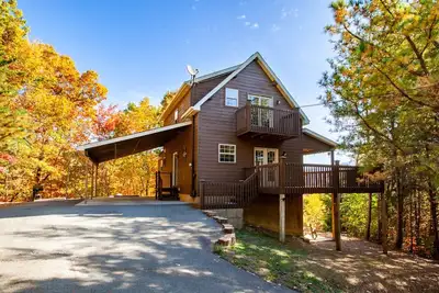 Image de Double-Level Deck Cabin w/ Hot Tub & Outdoor Fun in Smokies