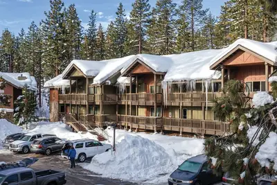 Image de Christmas skiing, snow park, shopping, 1/2 mile from Lake Tahoe