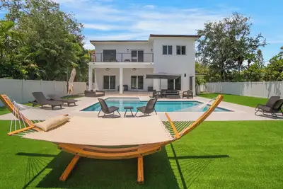 Image de Luxury 4br Retreat w/ Heated Pool + Free Car Rental – Near Miami & Beaches