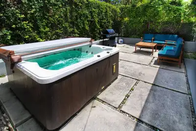 4Bed/3Bath Coral Gables Area Stunning W/Hot Tub