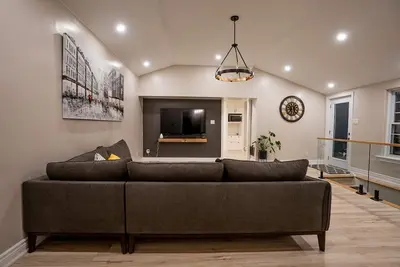 Image de 18 Acre Cozy and Relaxing Chalet with Hot Tub! !