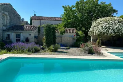 Image de calme et repos garantis au cœur des vignes Charentaises