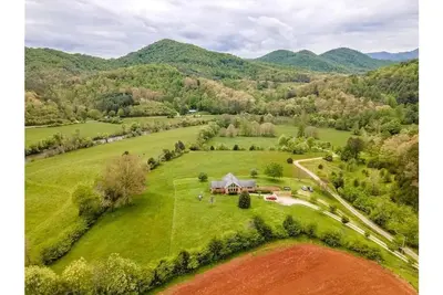 Image de Cabin mountain home w/ gorgeous 360 view by river!