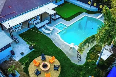 Image de Tropical Oasis Retreat Pool/Jacuzzi/Game room/Bar