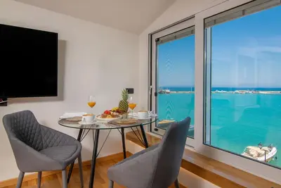 Image de Minimal Loft with Sea View over Zakynthos Harbor!