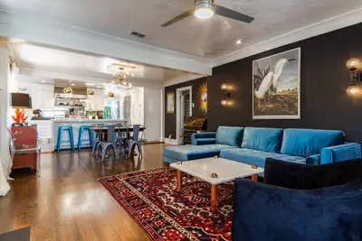 Image de Craftsman Retreat-1920 bungalow 1. 5 mi to the beach
