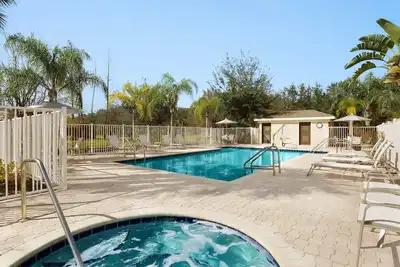 Image de 1 Bedroom | Outdoor Pool, Free Breakfast!