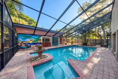 Image de The Mermaid House. 5/4 home 1 mi to beach w  heated(free) saltwater pool w/lanai