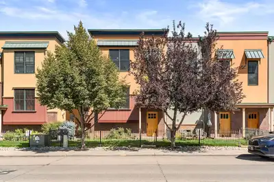 Image de Excellent Location- Downtown Carbondale on Main St. !