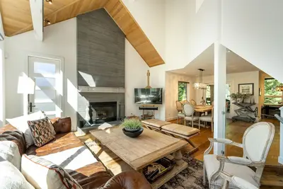 Image de Luxury 4br | Ski-In Access | Private Hot Tub | Managed By Aloha Whistler