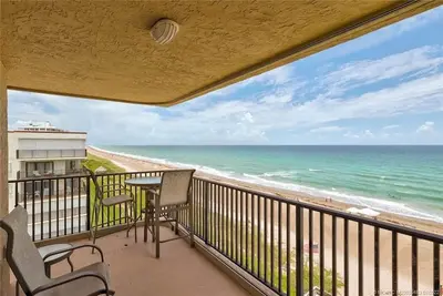 Image de Stunning Oceanfront Views!
