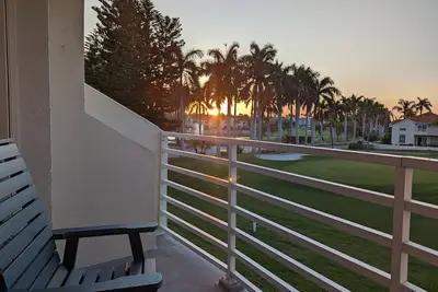 Image de 2br / 2 bath Isla del Sol updated condo - beautiful golf and sunset views! !