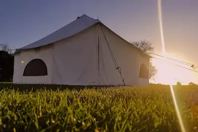 Image de 6 Guests - Bell Tent - Wood Stove - Views