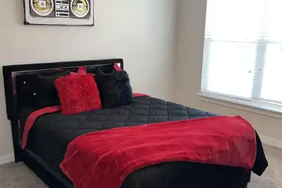 Image de Luxury 2 bedroom Minutes Away From Uptown