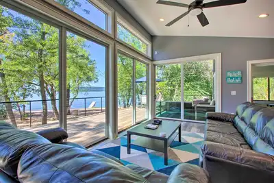 Image de Modern Beachfront Oasis in Stockholm w\/ Dock!