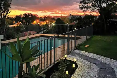 Image de Rare Find! 5-bedroom Poolside Paradise