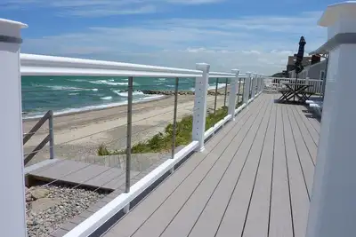 Image de New: Oceanfront Cottage with your own beach-no walking needed!