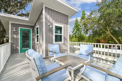 Rustic Tiny Home on Pinellas Trail w/ Heated Pool
