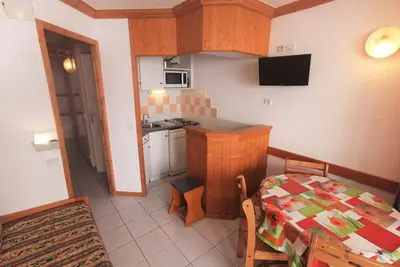 Image de Studio fonctionnel · Accès direct aux pistes · Balcon exposé Sud