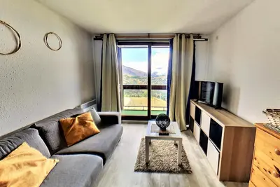 Image de Studio skis aux pieds avec balcon, parking, proche commodités, accès piscine chauffée