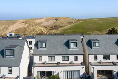 Image de Luxury home near the beach at Holywell Bay