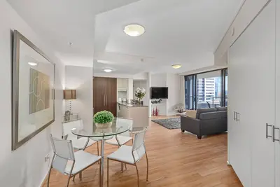 Image de Inner-City Vibes! 2Bed/1Bath/1Car/Pool/Balcony~Cbd