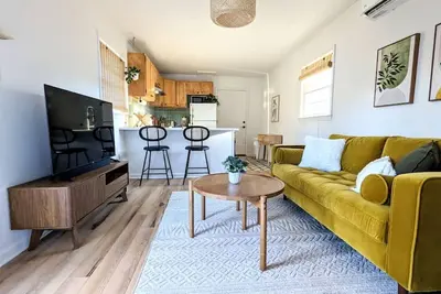 Image de The Bo-Home · Bohemian Tiny Home - Walk to Starbucks!