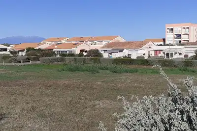 Image de Habitation T2  sans vis-à-vis avec piscine  & parking privé, court de tennis.