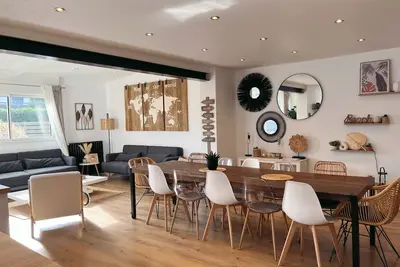 Image de Grande maison, idéale pour vacances en famille ou entre amis, proche des plages