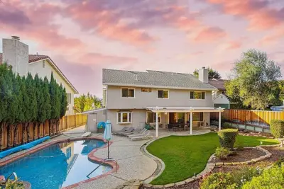 Image de @ Marbella Lane - 4br SiliconValley Gem|Pool House