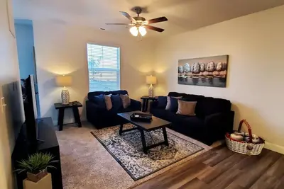 Image de 2022 Modern Lehi! King Bed, Everything nearby!