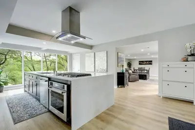 Image de Barton Springs Treehouse!